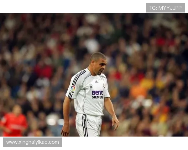 卢锡安化身足球明星模仿秀展现球技魅力与幽默风采